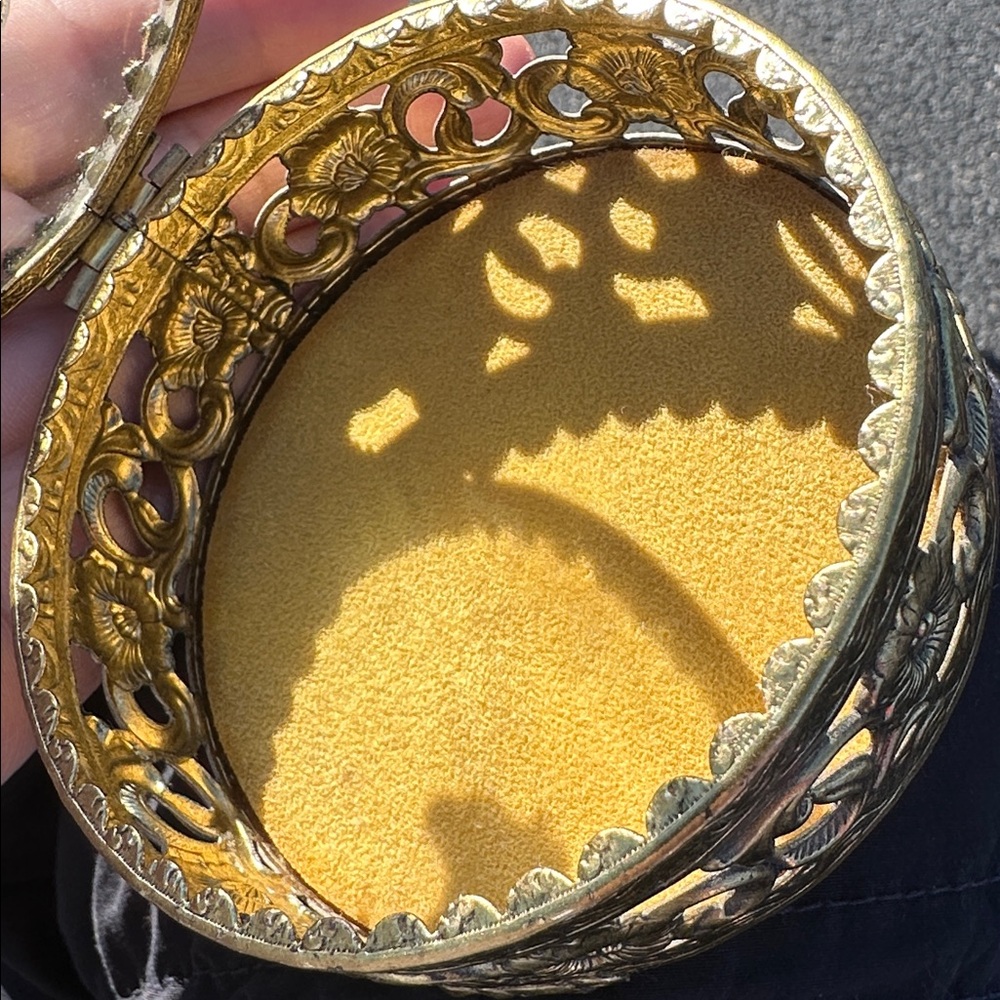 Vintage Ormolu Filigree Jewelry box - Picture 6 of 10